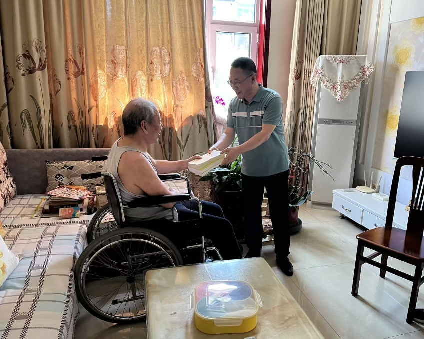 市科技局直属单位联合党支部组织开展慰问活动