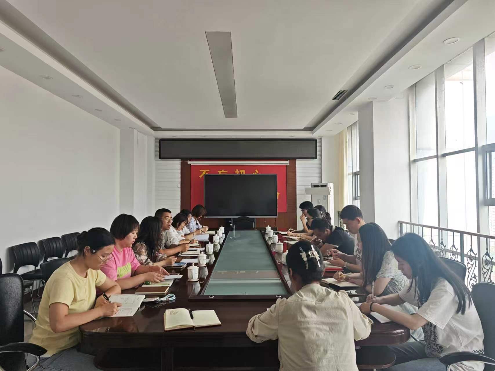 市科技局青年理论学习小组开展“强化规矩意识 淬炼青年担当”专题学习